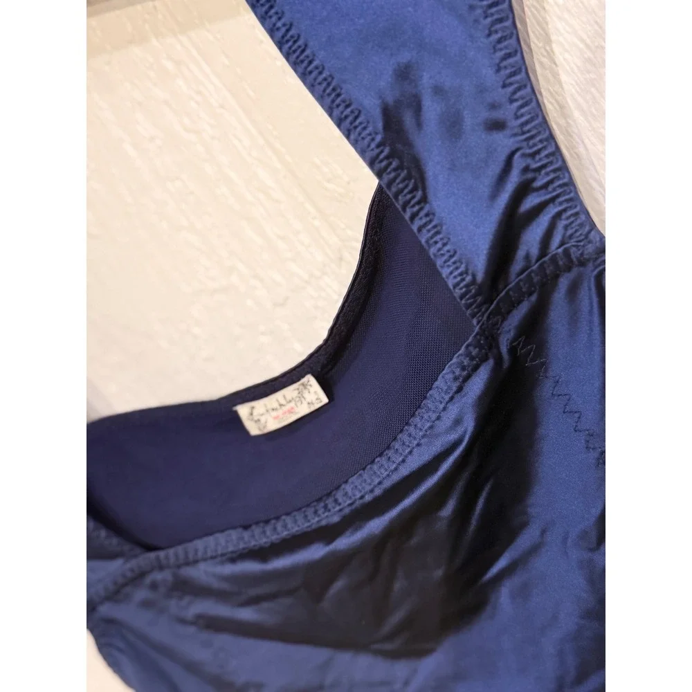 Satin open back sleeveless tee NWOT‎
